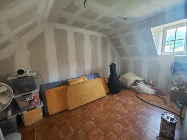 Propriété de 2.17 ha avec maison de 115 m² et dépendances