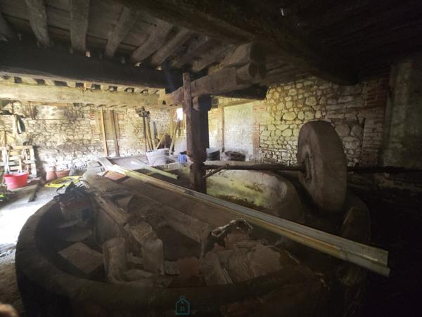 Propriété de 2.17 ha avec maison de 115 m² et dépendances