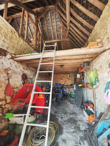 Propriété de 2.17 ha avec maison de 115 m² et dépendances
