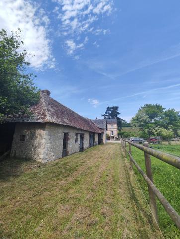 Propriété de 2.17 ha avec maison de 115 m² et dépendances