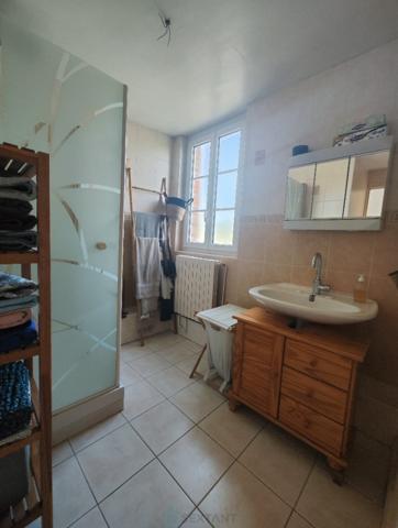 Propriété de 2.17 ha avec maison de 115 m² et dépendances