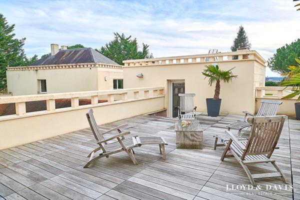 VILLA D’EXCEPTION DE 581 m² AVEC PATIO ET PARC
