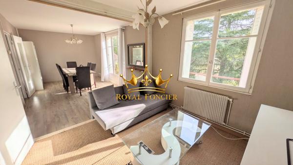 Appartement dans immeuble au calme proche du centre