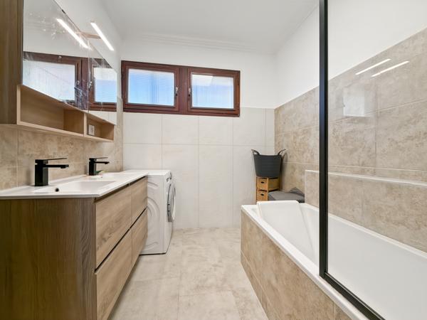 Mireval (34110) Maison 170 m2, 5 chambres, piscine, deux garages.