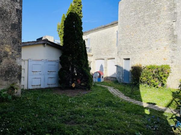 Maison immeuble Gémozac 220 m²
