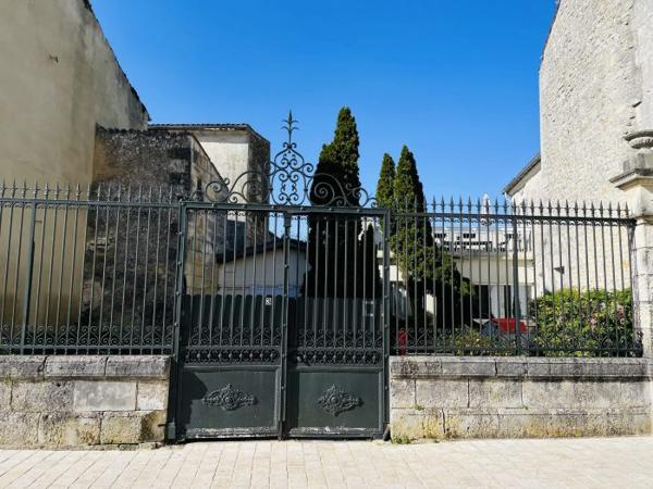 Maison immeuble Gémozac 220 m²