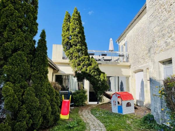 Maison immeuble Gémozac 220 m²