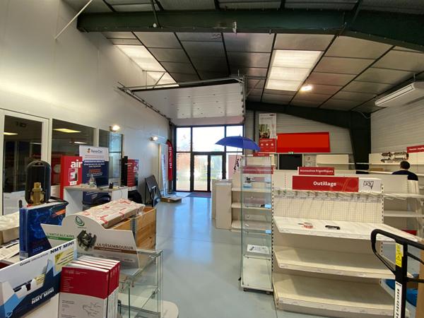 A LOUER - Local d'activité de 1.250 m² environ - NANTES EST