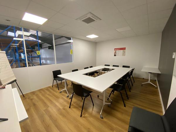 A LOUER - Local d'activité de 1.250 m² environ - NANTES EST
