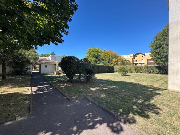A louer Appartement T2 meublé Mont de Marsan  parking et balcon