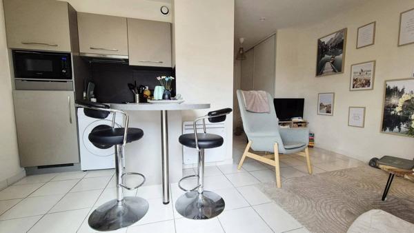 Studio avec balcon, garage et parking