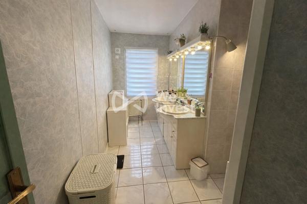 TOP EXCLU !!! PAVILLON 200M2 PLUS SOUS SOL  SUR 1250M2 TERRAIN