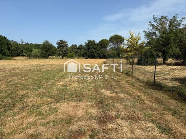 Terrain constructible – 1393m²