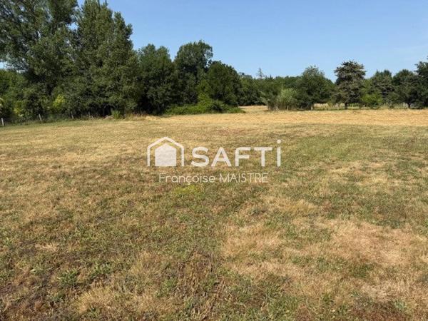 Terrain constructible – 1393m²