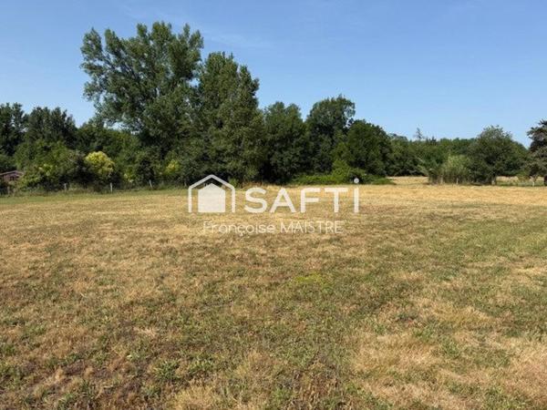 Terrain constructible – 1393m²
