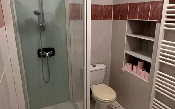 Immeuble à vendre    14 pièces • 345 m2 Romans-sur-Isère