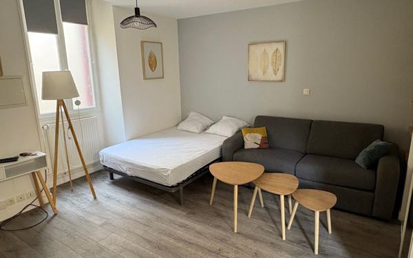 Immeuble à vendre    14 pièces • 345 m2 Romans-sur-Isère