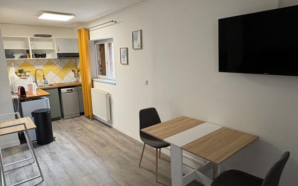 Immeuble à vendre    14 pièces • 345 m2 Romans-sur-Isère