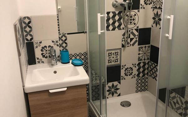Immeuble à vendre    14 pièces • 345 m2 Romans-sur-Isère