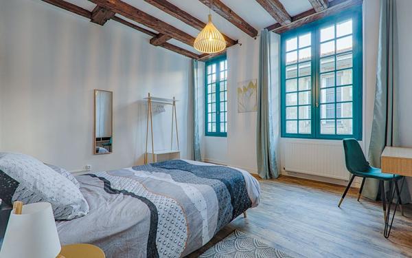 Immeuble à vendre    14 pièces • 345 m2 Romans-sur-Isère