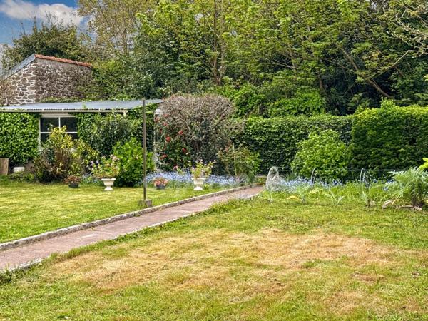 LE RELECQ-KERHUON– Maison avec vue mer à fort potentiel proche de la Cale