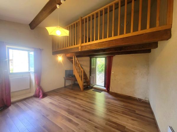 Maison de village en pierre de 69 m² avec terrasse