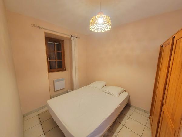 Maison de village en pierre de 69 m² avec terrasse