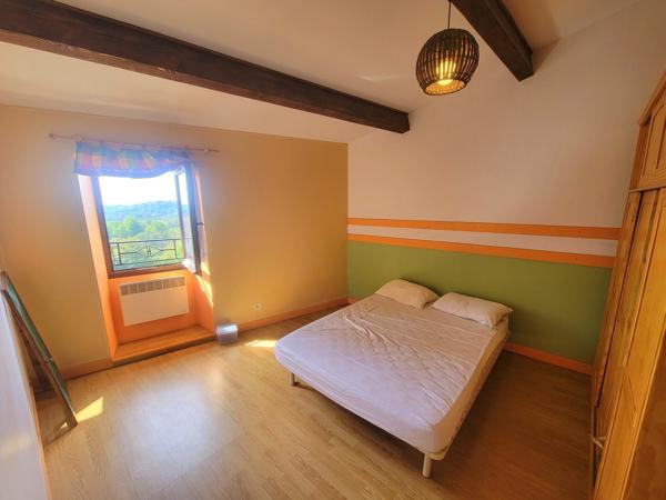 Maison de village en pierre de 69 m² avec terrasse