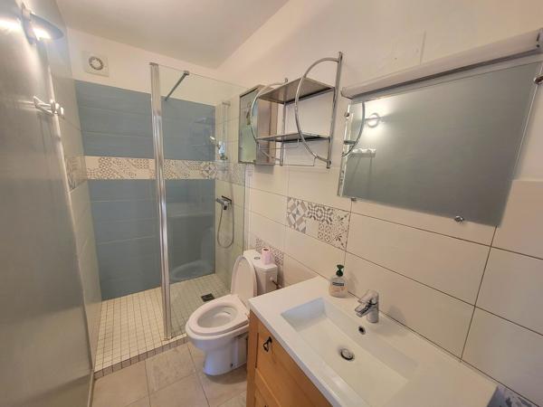 Maison de village en pierre de 69 m² avec terrasse