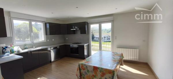 Venez visiter le cadre paisible et verdoyant pour cette maison de 108 m² habitables à La Baume Cornillane.
