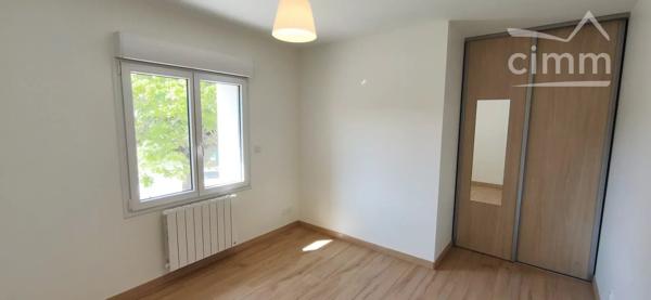 Venez visiter le cadre paisible et verdoyant pour cette maison de 108 m² habitables à La Baume Cornillane.