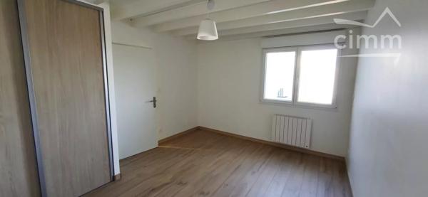 Venez visiter le cadre paisible et verdoyant pour cette maison de 108 m² habitables à La Baume Cornillane.