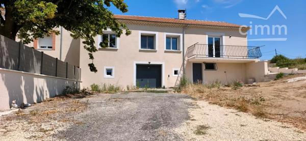 Venez visiter le cadre paisible et verdoyant pour cette maison de 108 m² habitables à La Baume Cornillane.