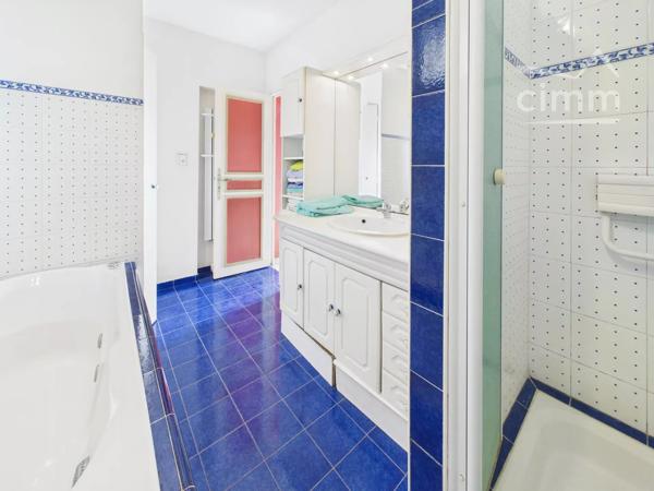 Maison individuelle à rénover de plus de 180 m² – Fort potentiel – Vue exceptionnelle sur les massifs