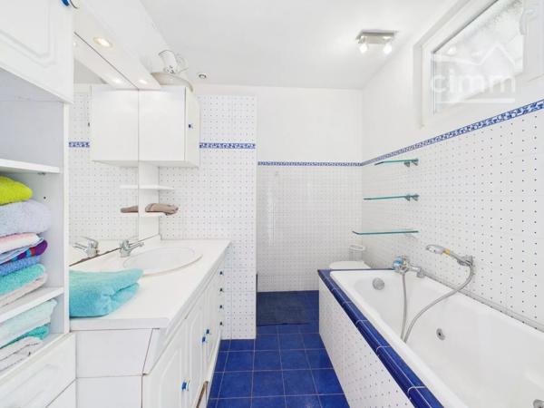 Maison individuelle à rénover de plus de 180 m² – Fort potentiel – Vue exceptionnelle sur les massifs