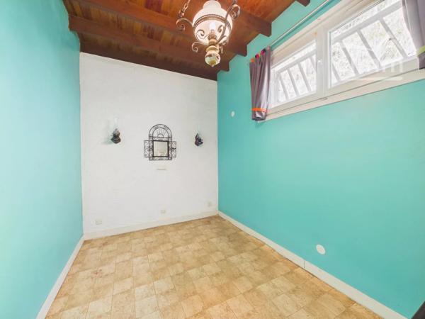 Maison individuelle à rénover de plus de 180 m² – Fort potentiel – Vue exceptionnelle sur les massifs