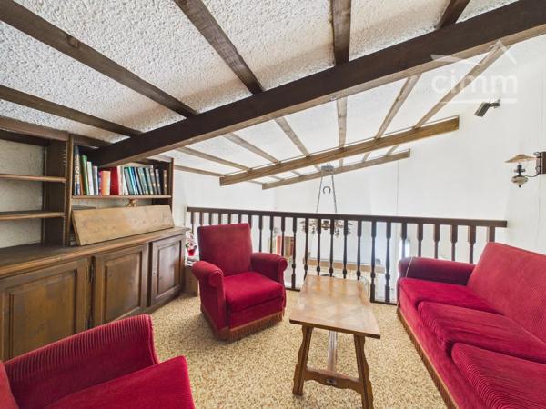 Maison individuelle à rénover de plus de 180 m² – Fort potentiel – Vue exceptionnelle sur les massifs