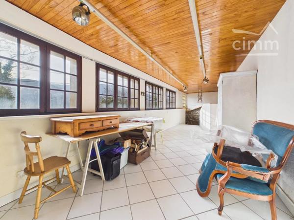 Maison individuelle à rénover de plus de 180 m² – Fort potentiel – Vue exceptionnelle sur les massifs