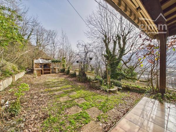 Maison individuelle à rénover de plus de 180 m² – Fort potentiel – Vue exceptionnelle sur les massifs