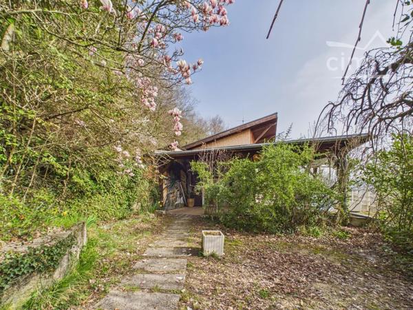 Maison individuelle à rénover de plus de 180 m² – Fort potentiel – Vue exceptionnelle sur les massifs