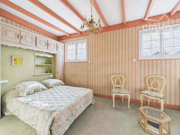 Maison individuelle à rénover de plus de 180 m² – Fort potentiel – Vue exceptionnelle sur les massifs