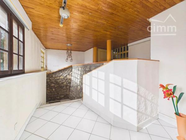 Maison individuelle à rénover de plus de 180 m² – Fort potentiel – Vue exceptionnelle sur les massifs
