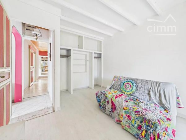 Maison individuelle à rénover de plus de 180 m² – Fort potentiel – Vue exceptionnelle sur les massifs