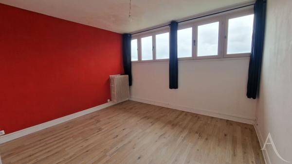 Maison Limay 7 chambres sur S/sol total et presque 900m² de terrain