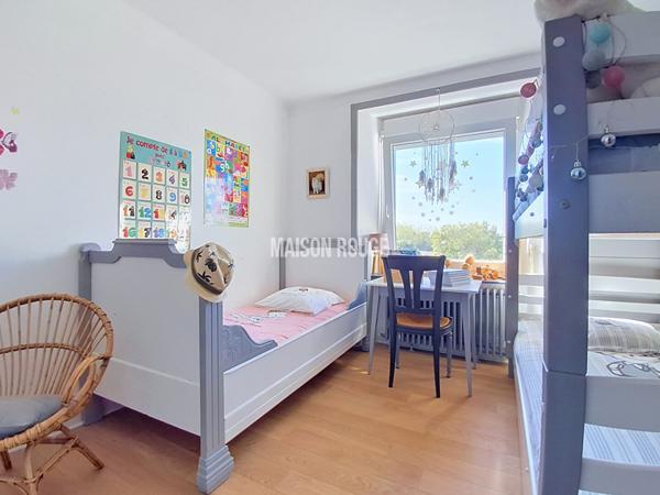 Élégante maison familiale rénovée, cinq chambres, jardin paysager - Coup de coeur assuré - LANGUEUX