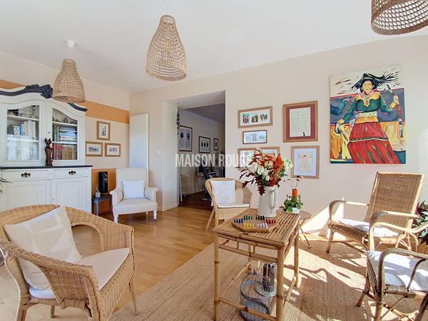 Élégante maison familiale rénovée, cinq chambres, jardin paysager - Coup de coeur assuré - LANGUEUX