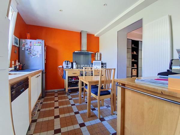 Élégante maison familiale rénovée, cinq chambres, jardin paysager - Coup de coeur assuré - LANGUEUX