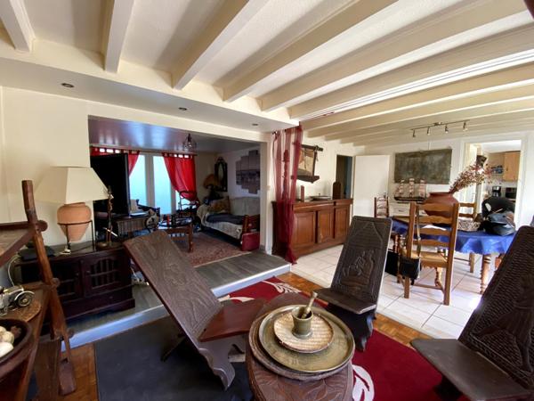 "Maison spacieuse à Villeneuve-sur-Lot, calme et confort."