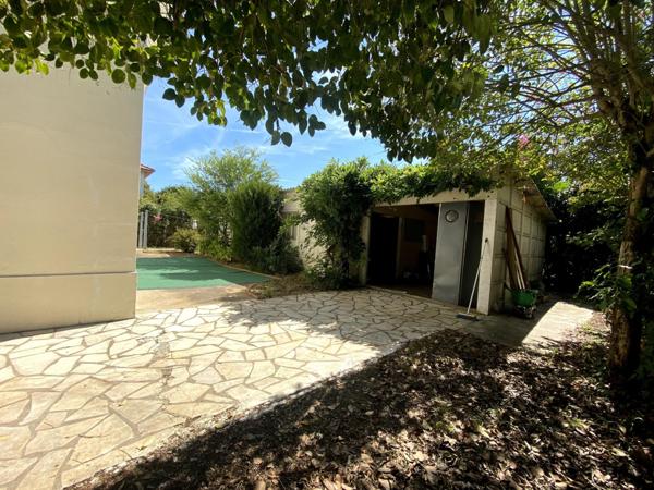 "Maison spacieuse à Villeneuve-sur-Lot, calme et confort."