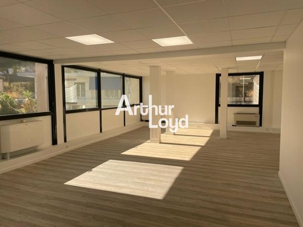 BUREAUX OPEN SPACE A LOUER PROCHE CENTRE COMMERCIAL CAP 3000